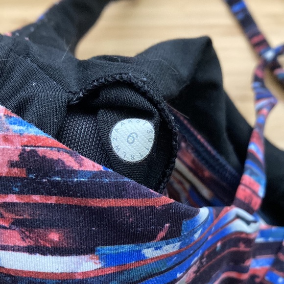 Lululemon Energy Bra - Picture 5 of 5